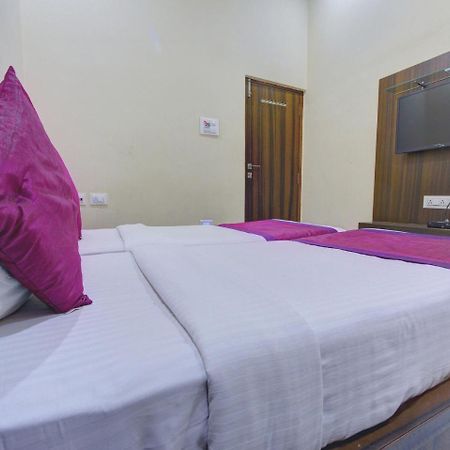 Hotel Oyo 7627 Royal Plaza Hajdarabad Zewnętrze zdjęcie
