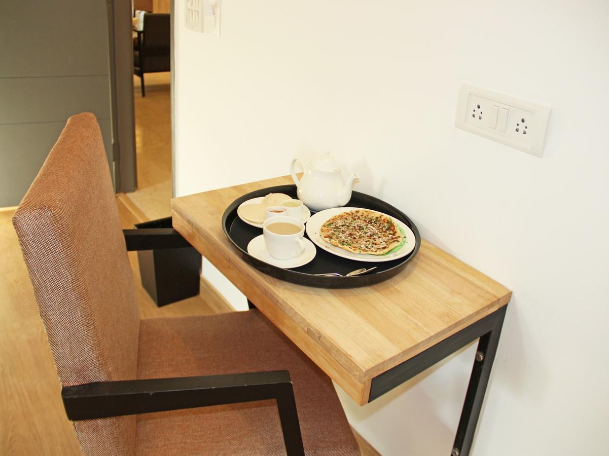 Hotel Oyo 7627 Royal Plaza Hajdarabad Zewnętrze zdjęcie