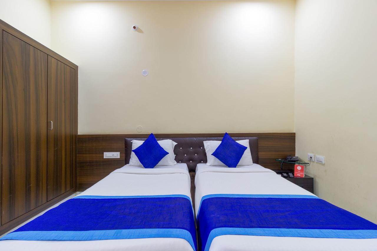 Hotel Oyo 7627 Royal Plaza Hajdarabad Zewnętrze zdjęcie
