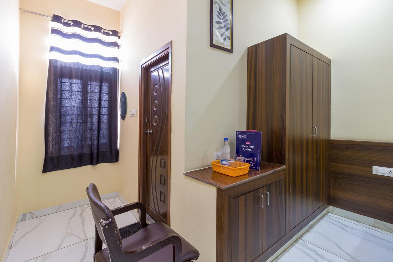 Hotel Oyo 7627 Royal Plaza Hajdarabad Zewnętrze zdjęcie