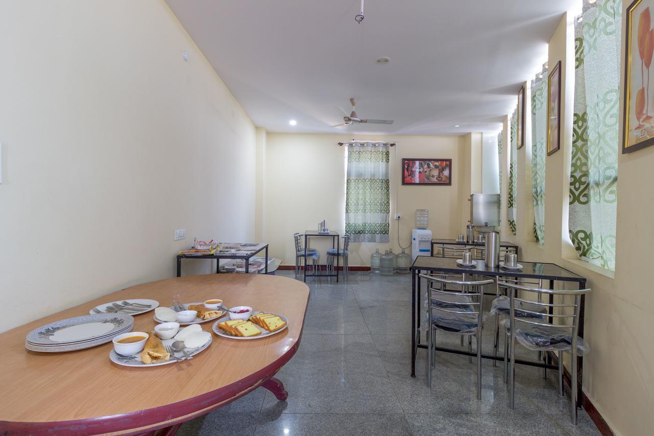 Hotel Oyo 7627 Royal Plaza Hajdarabad Zewnętrze zdjęcie