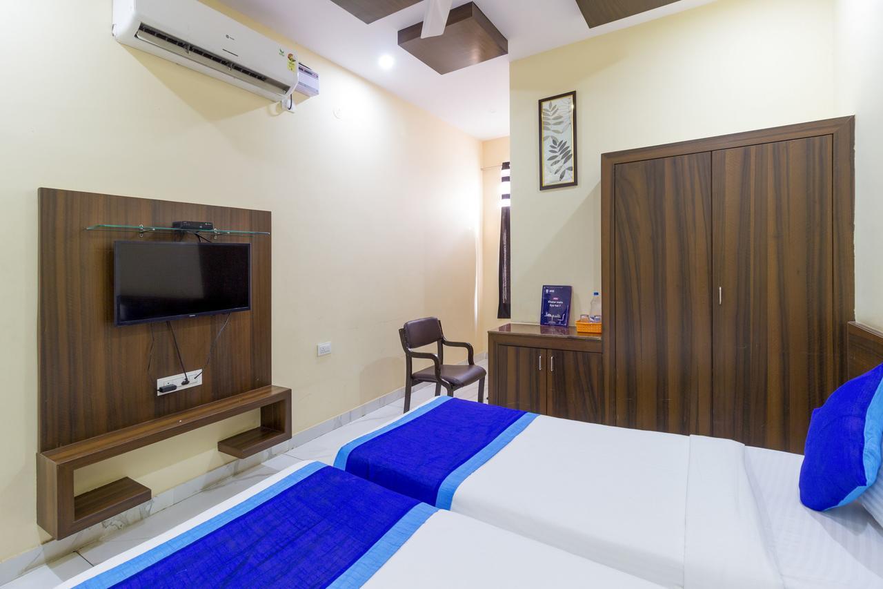 Hotel Oyo 7627 Royal Plaza Hajdarabad Zewnętrze zdjęcie