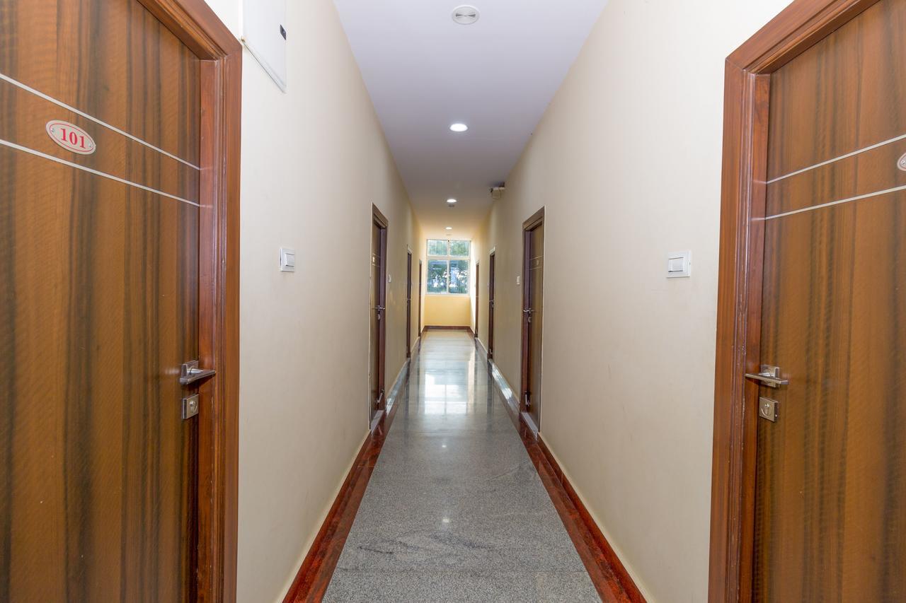 Hotel Oyo 7627 Royal Plaza Hajdarabad Zewnętrze zdjęcie