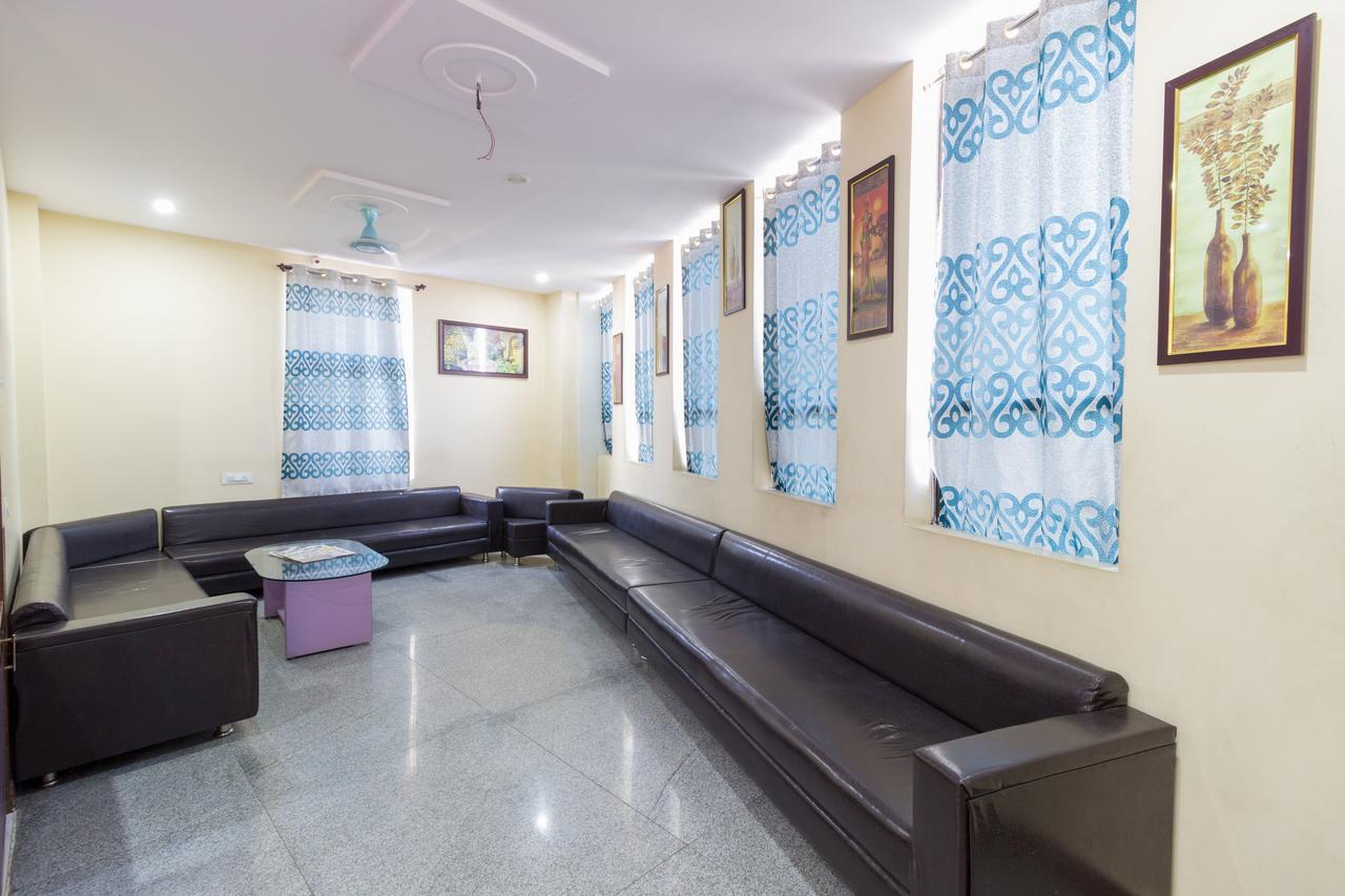 Hotel Oyo 7627 Royal Plaza Hajdarabad Zewnętrze zdjęcie