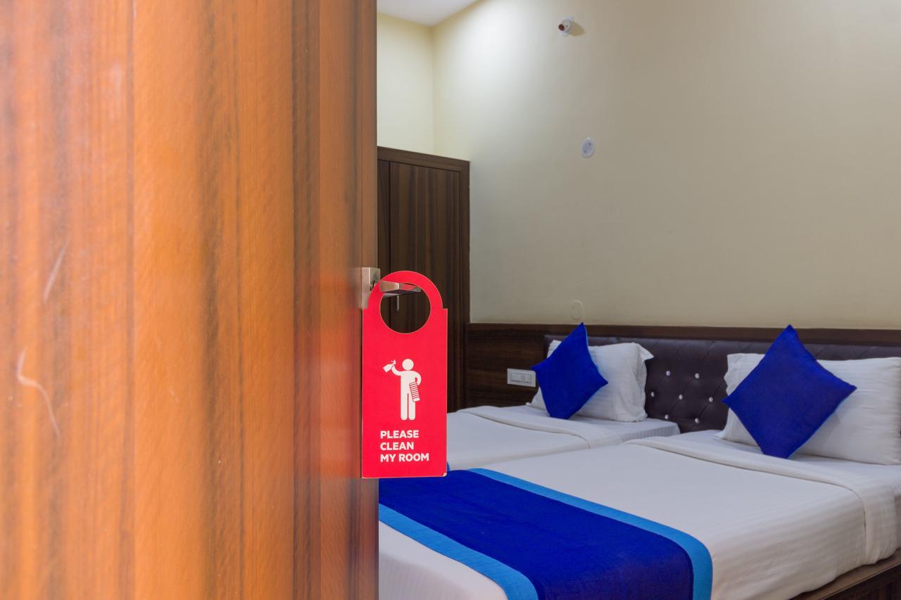 Hotel Oyo 7627 Royal Plaza Hajdarabad Zewnętrze zdjęcie