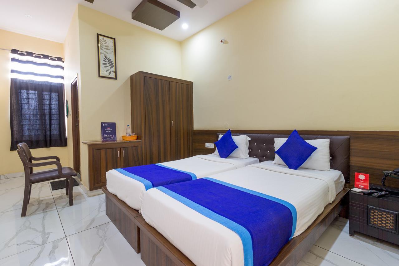 Hotel Oyo 7627 Royal Plaza Hajdarabad Zewnętrze zdjęcie