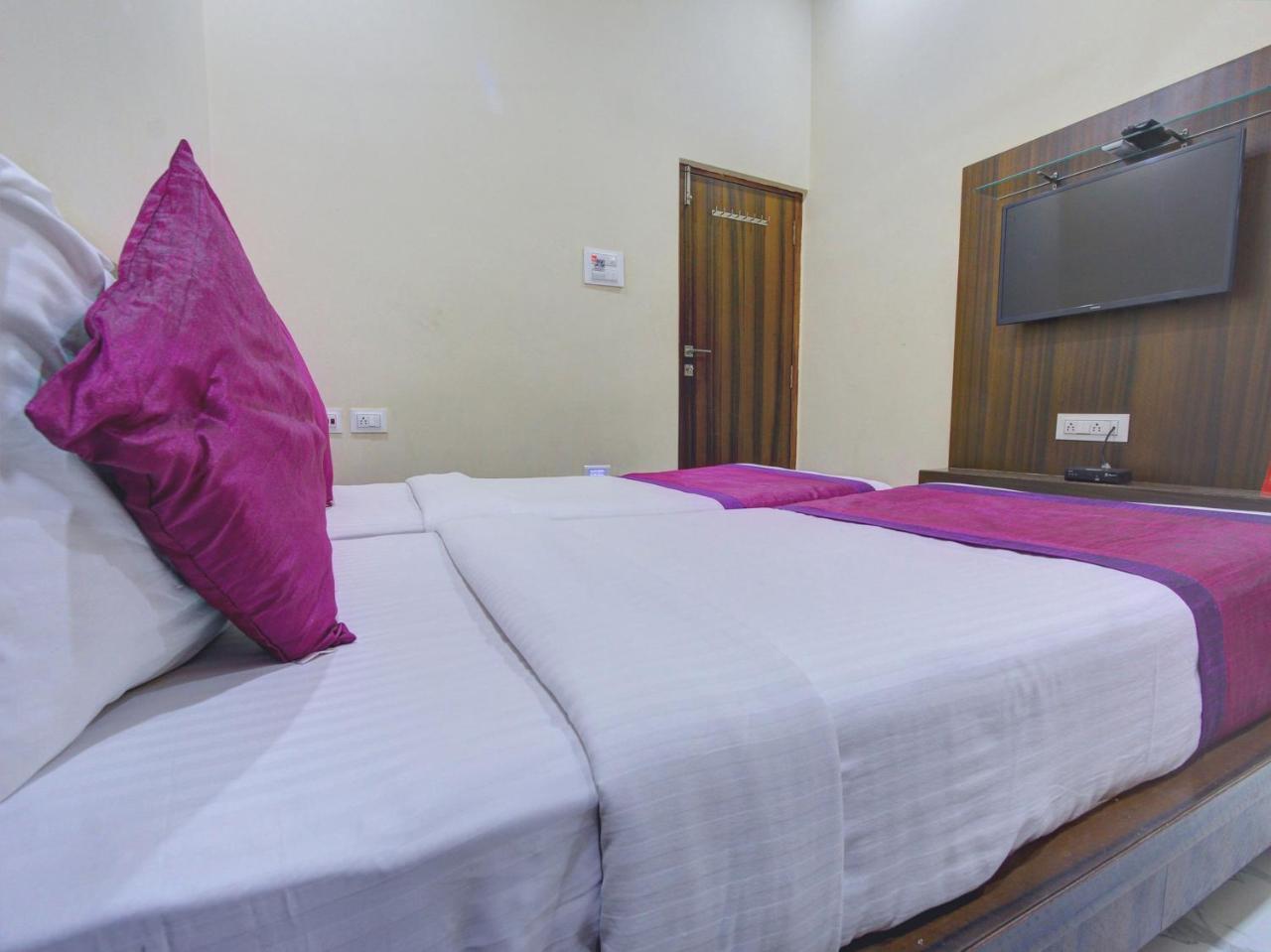 Hotel Oyo 7627 Royal Plaza Hajdarabad Zewnętrze zdjęcie
