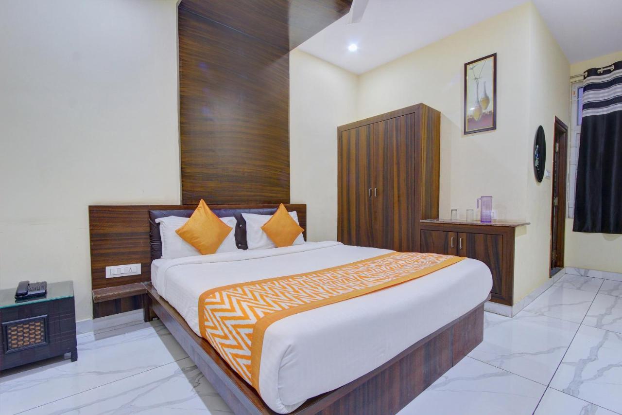 Hotel Oyo 7627 Royal Plaza Hajdarabad Zewnętrze zdjęcie