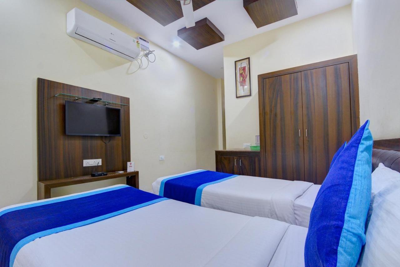 Hotel Oyo 7627 Royal Plaza Hajdarabad Zewnętrze zdjęcie