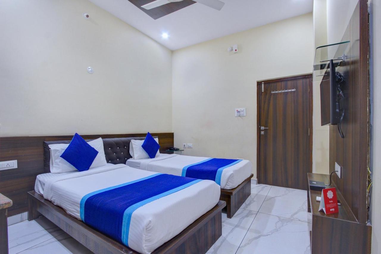 Hotel Oyo 7627 Royal Plaza Hajdarabad Zewnętrze zdjęcie