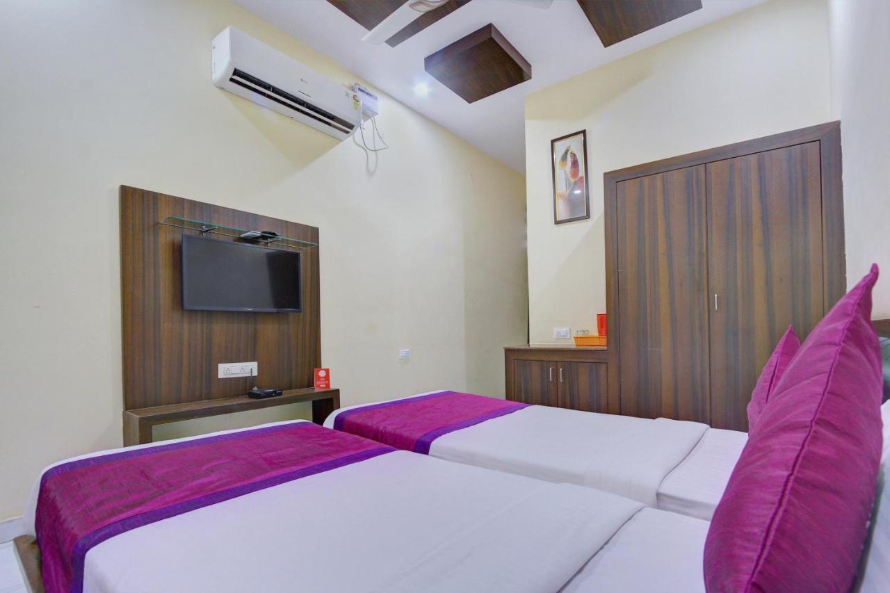 Hotel Oyo 7627 Royal Plaza Hajdarabad Zewnętrze zdjęcie
