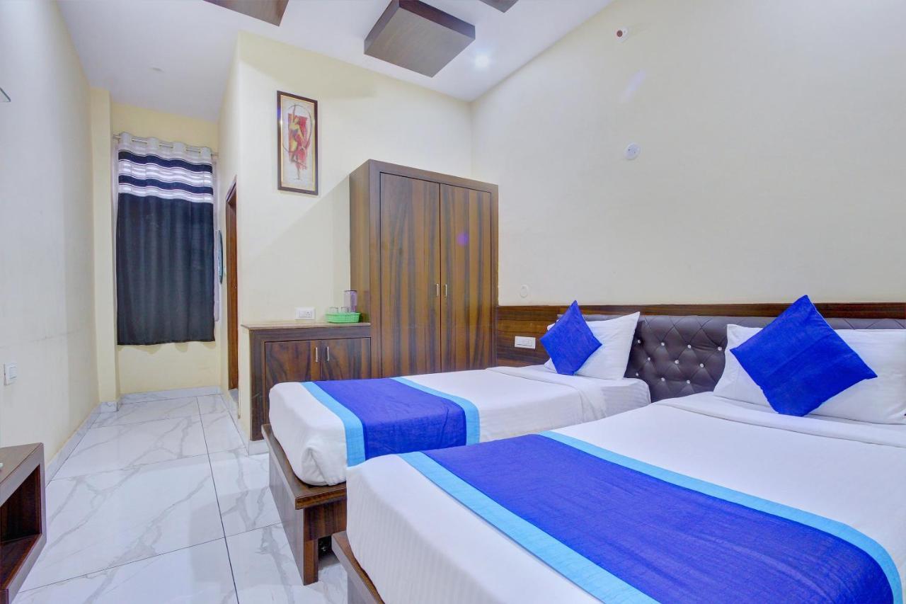 Hotel Oyo 7627 Royal Plaza Hajdarabad Zewnętrze zdjęcie