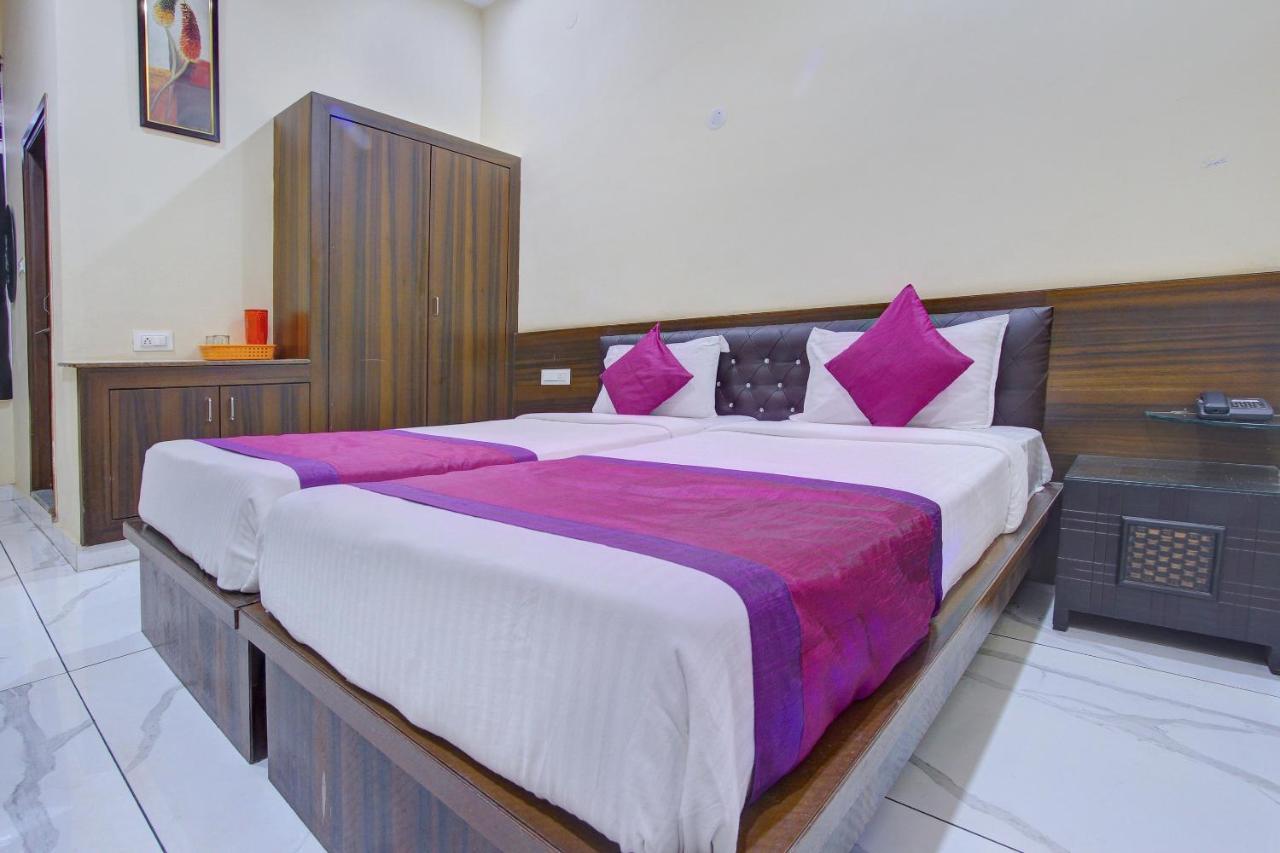 Hotel Oyo 7627 Royal Plaza Hajdarabad Zewnętrze zdjęcie