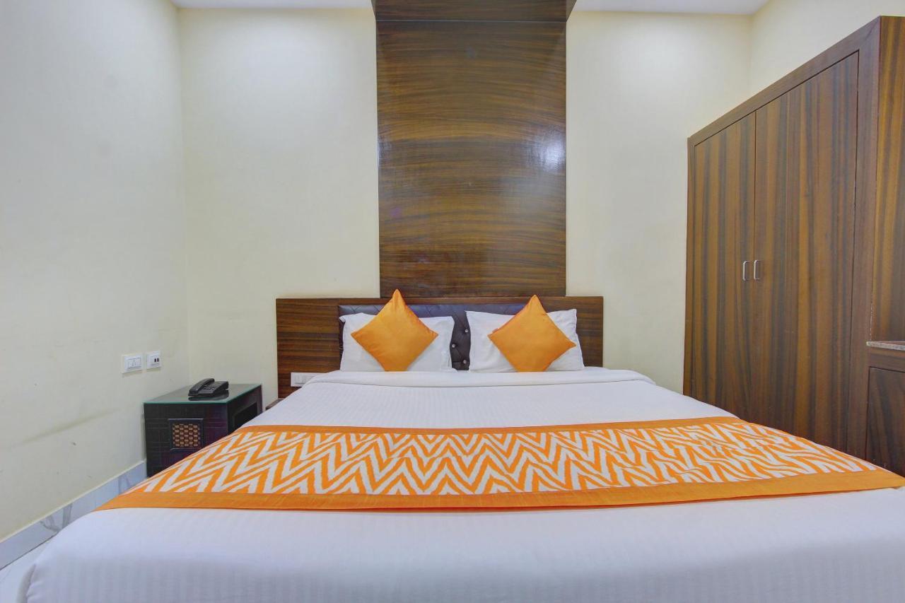 Hotel Oyo 7627 Royal Plaza Hajdarabad Zewnętrze zdjęcie