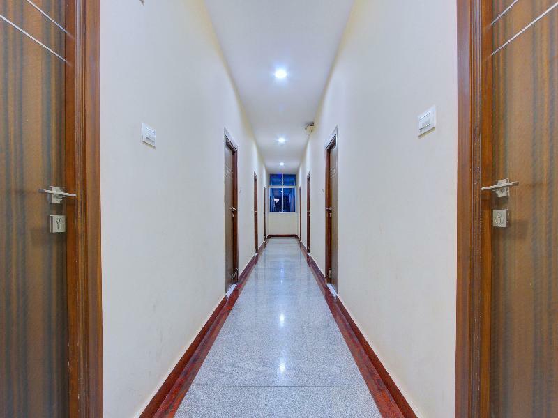 Hotel Oyo 7627 Royal Plaza Hajdarabad Zewnętrze zdjęcie